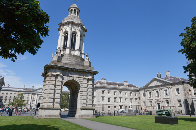 Study english in Dublin and visit Trinity College