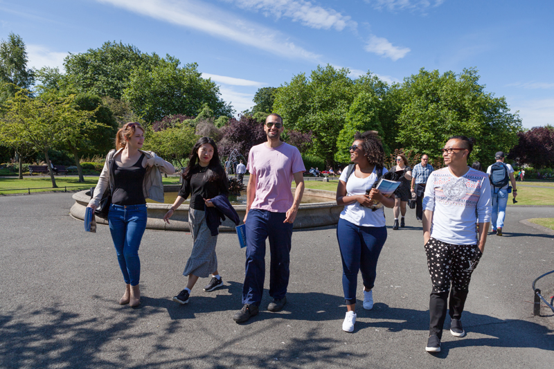 Students walking to school, EC english school in Dublin